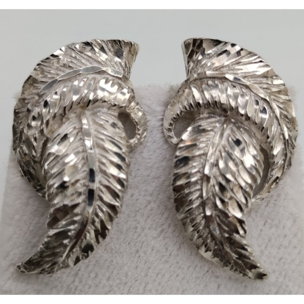 1" Vintage Native American Solid Sterling Silver Bright Cut Feather Earrings